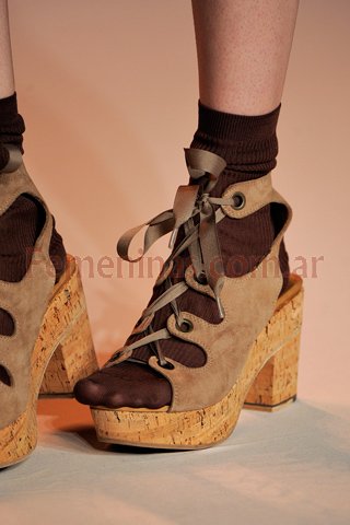 Zapatos dia moda verano 2012 anna sui detail